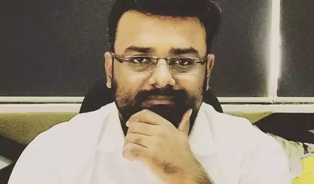 ട്രേഡർമാർക്കിടയിലെ ഹീറോ, പ്രതീക് പട്ടേൽ