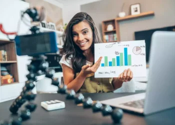 കപട  ഫിന്‍ഫ്ലുവന്‍സേഴ്സ്ൻറെ ചതിക്കുഴികൾ തിരിച്ചറിയുക