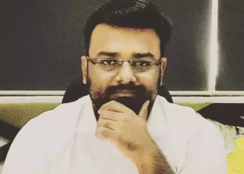 ട്രേഡർമാർക്കിടയിലെ ഹീറോ, പ്രതീക് പട്ടേൽ